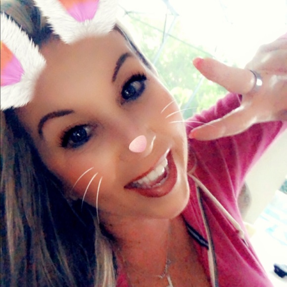 Meet your Posher, Tara - Picture 2 of 2